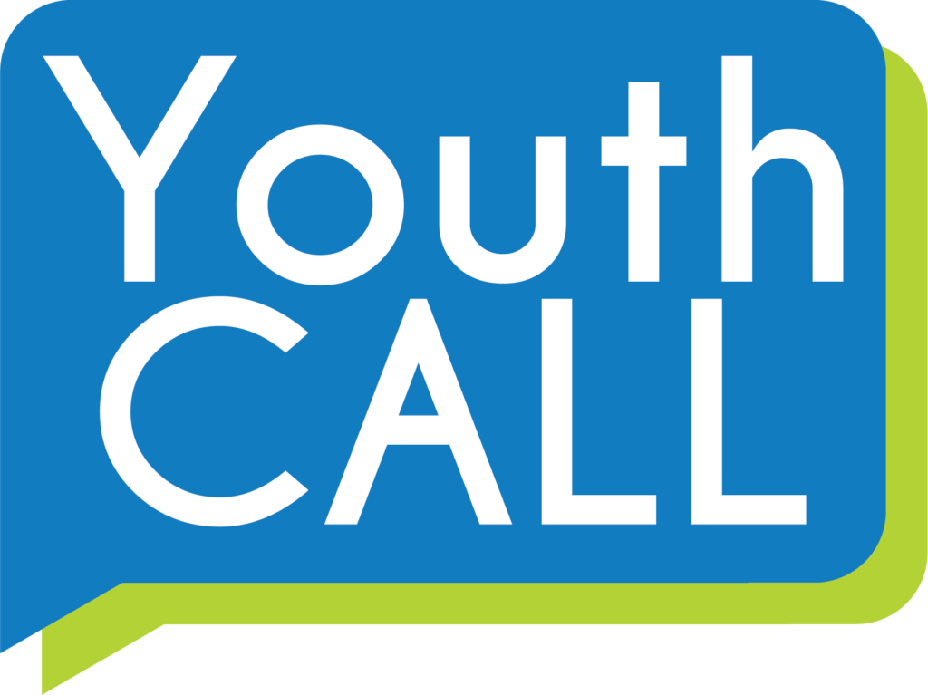 Thérapeute notant le discours d'un patient lors d'une séance personnelle YouthCALL New Logo Colour